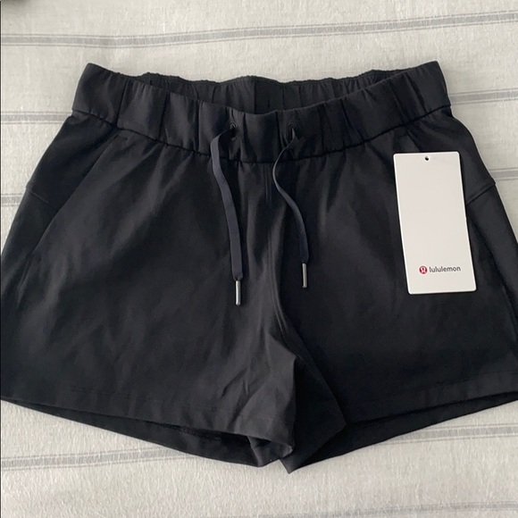 lululemon athletica Pants - Lululemon on the fly 2.5” shorts